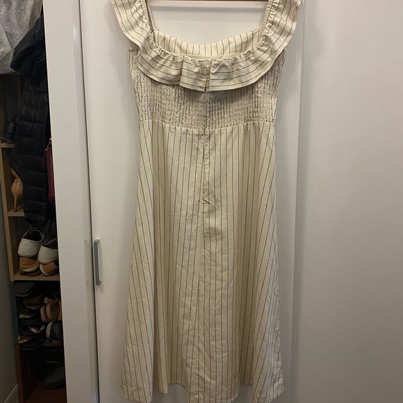Good used condition. Ann Taylor Pinstripe Ruffle Flare Dress - Size 12 - Picture 5 of 6